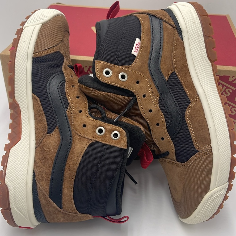Vans WMNS Brown and Black High-Top Sneakers Boots Ultrarange Exo Hi
Dachshund - Picture 11 of 16